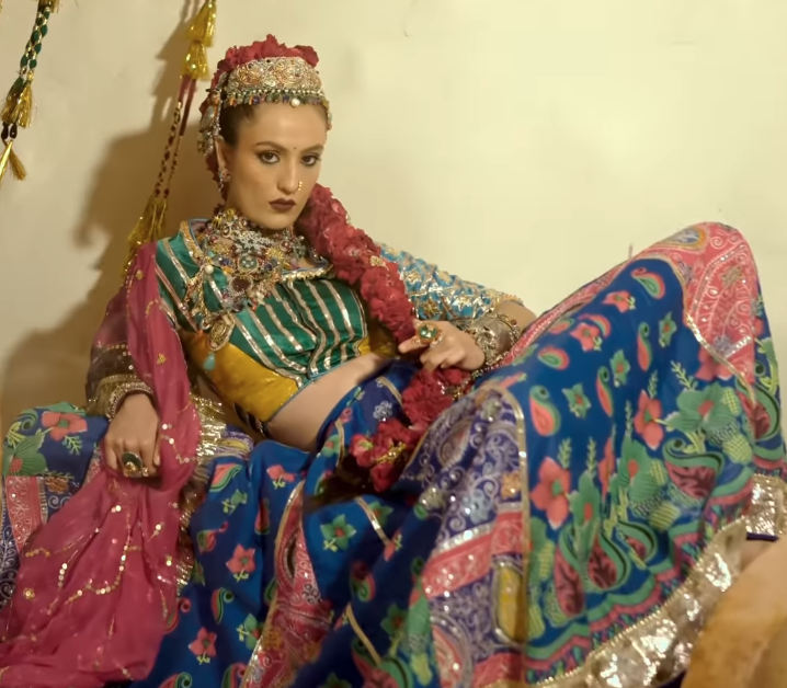 Traditional Bridal Panetar Saree with Lace Border - Image 3