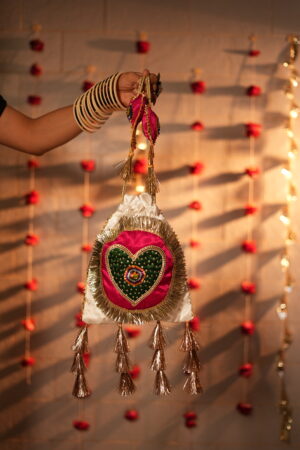 Dilruba (White Potli)